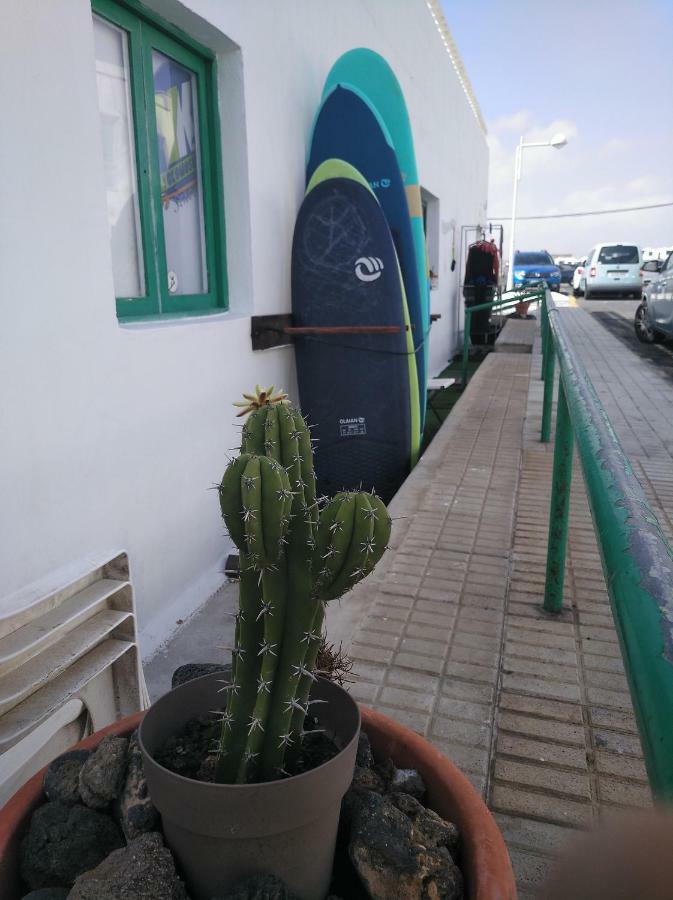 Yokomosurf camp Famara Eksteriør billede